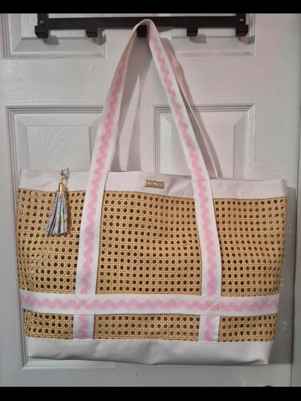 New Lilly Pulitzer Natural Woven Large Travel Tote with Pink & White Trim - Picture 10 of 13